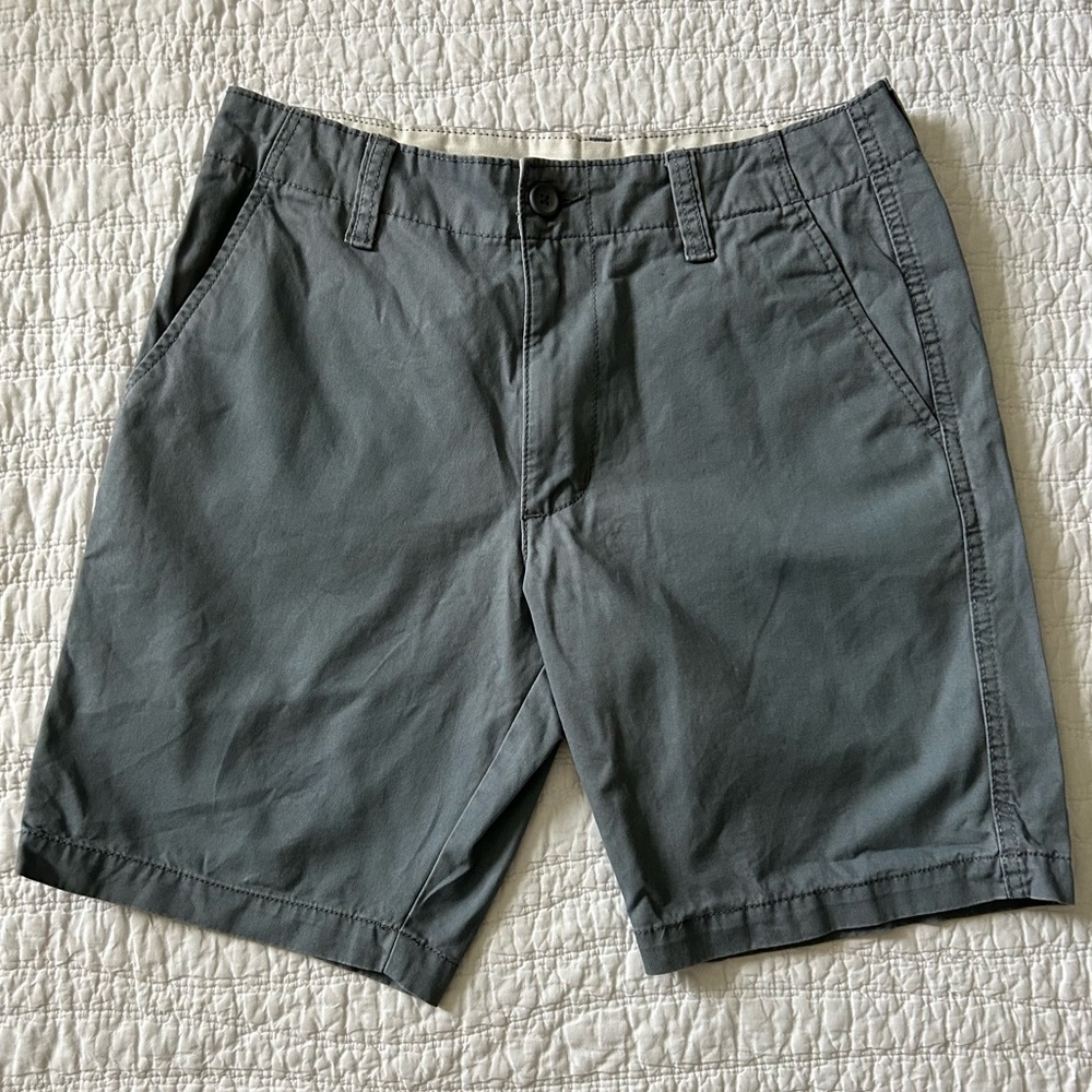 Old Navy Men’s Grey Lived-In Straight Shorts Size 30